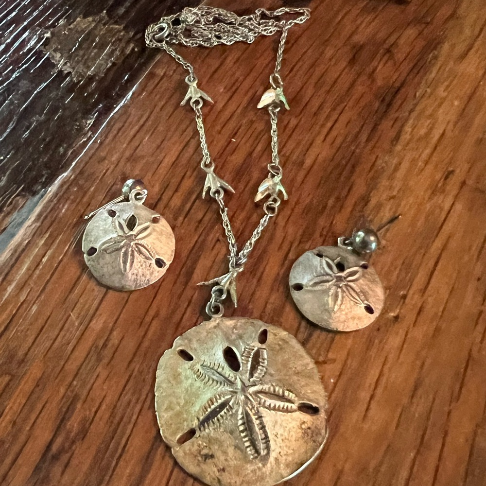 Vintage sterling silver J&C Ferrara sanddollar necklace w dove chain & earrings - Picture 2 of 5